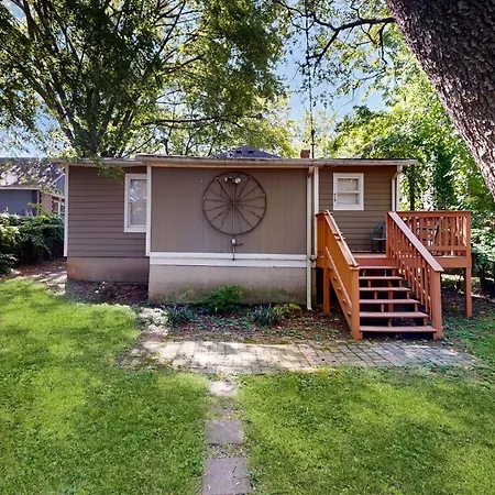 The Little House On Shelby-3